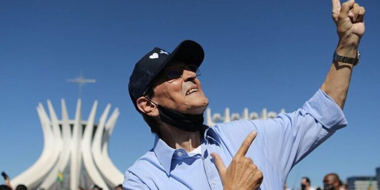 PF prende Roberto Jefferson no inquérito das milícias digitais