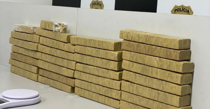 Denarc apreende 20kg de maconha escondida na casa de uma mulher na Grande Aracaju