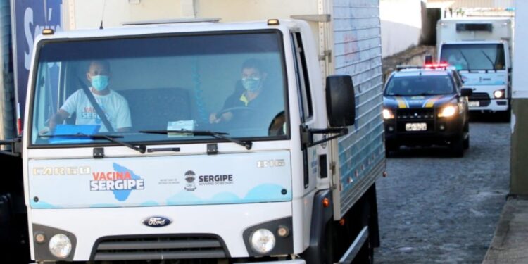 Saúde começa nova distribuição de imunizantes contra a Covid-19 para os municípios sergipanos