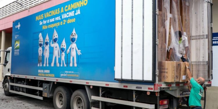 Mais de 400 mil seringas e agulhas chegam a Sergipe para a campanha de imunização contra a Covid-19