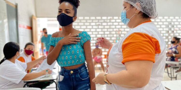 Laranjeiras pretende vacinar pessoas a partir de 16 anos e reforçar idosos