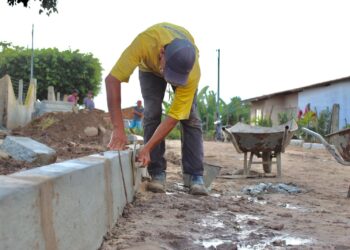 Prefeitura de Simão Dias realiza obra de pavimentação no Pov. Galho Cortado