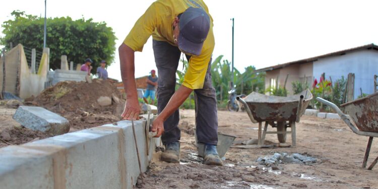 Prefeitura de Simão Dias realiza obra de pavimentação no Pov. Galho Cortado