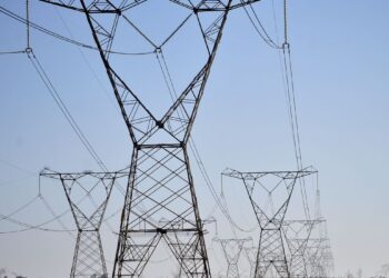 Conta de luz seguirá na bandeira vermelha 2 em setembro