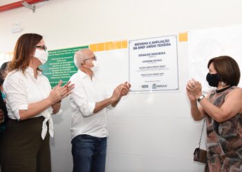 Prefeito Edvaldo reinaugura escola Anísio Teixeira, referência no ensino de Aracaju