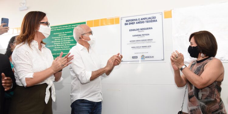 Prefeito Edvaldo reinaugura escola Anísio Teixeira, referência no ensino de Aracaju