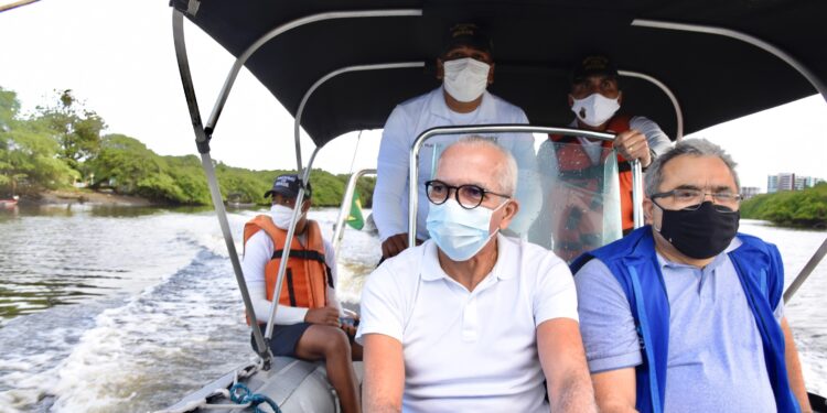 Prefeito Edvaldo participa de visita técnica à unidade ecológica do rio Poxim