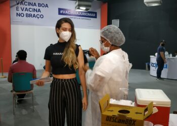 Prefeitura vacina 5.393 aracajuanos contra a covid-19 nesta quinta-feira, 12