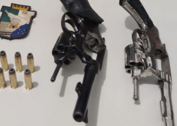 PM apreende duas armas de fogo no Complexo Taiçoca