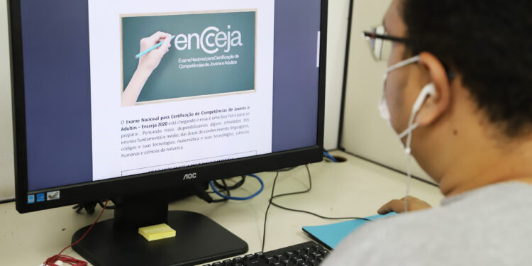 Exame Nacional para Certificação de Competências de Jovens e Adultos acontece dia 29 de agosto