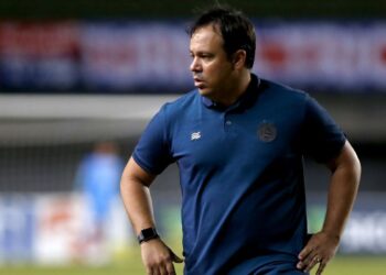 Após oito meses, Dado Cavalcanti deixa comando técnico do Bahia