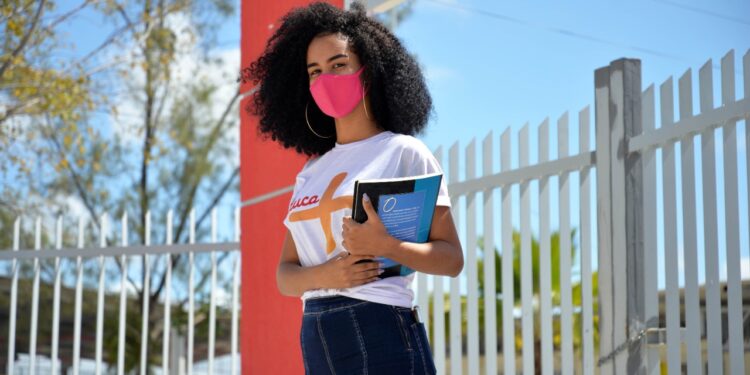 Dia do estudante: a rotina durante o distanciamento social e o retorno às aulas presenciais