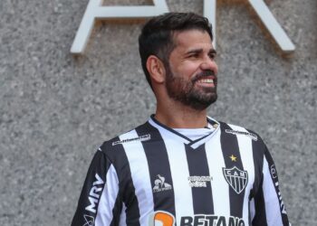 Atlético-MG apresenta oficialmente Sergipano Diego Costa, que vestirá camisa 19