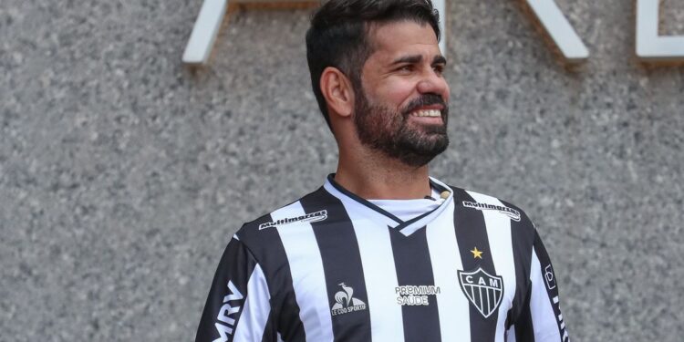 Atlético-MG apresenta oficialmente Sergipano Diego Costa, que vestirá camisa 19