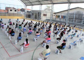 Famílias carentes de Aracaju recebem 3ª doação das cestas básicas