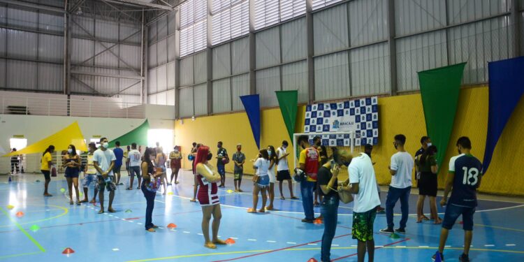 Covid-19: com programação especial, vacinação de jovens de 20 e 21 anos atinge expectativas em Aracaju