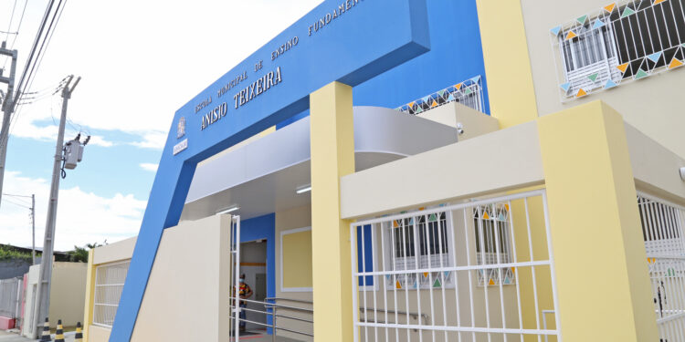 Reformada e modernizada, Emef Anísio Teixeira orgulha comunidade escolar