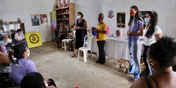 Equipe de saúde de São Cristóvão realiza roda de conversa com marisqueiras sobre saúde das mulheres negras