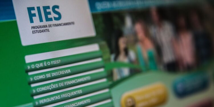 Fies: acaba hoje prazo para pré-selecionados completarem inscrição
