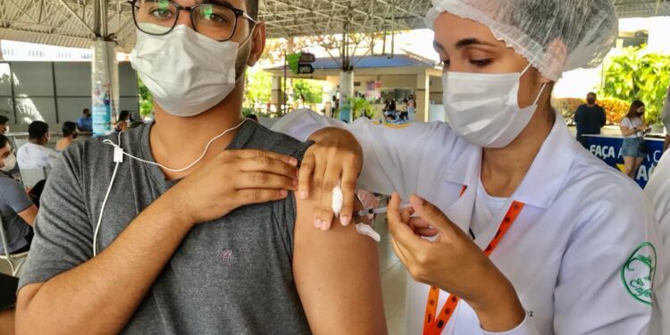 Aracaju soma 381.204 pessoas vacinadas contra covid-19