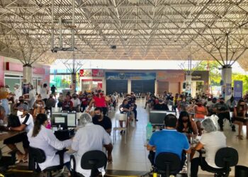 Aracaju vacina 12.672 pessoas contra covid no primeiro dia de repescagem geral