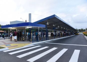 Prefeito Edvaldo entrega reestruturação do Terminal da Atalaia à população