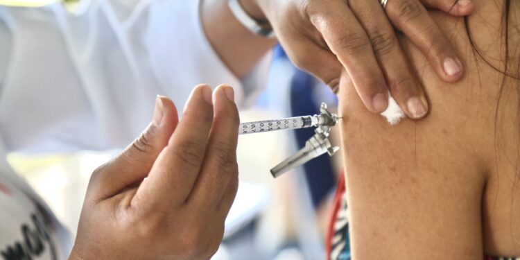 Prefeitura de Aracaju imuniza 6.679 aracajuanos neste final de semana