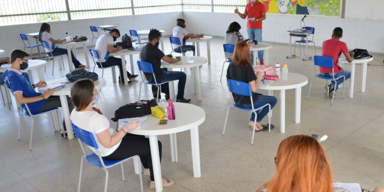 Escolas da rede estadual entram no recesso escolar e retornam dia 17 de agosto presencialmente