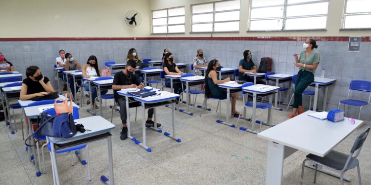Escolas profissionalizantes da rede estadual retomam as aulas presenciais