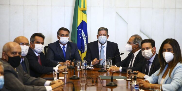 Presidente entrega medida provisória do novo Bolsa Família