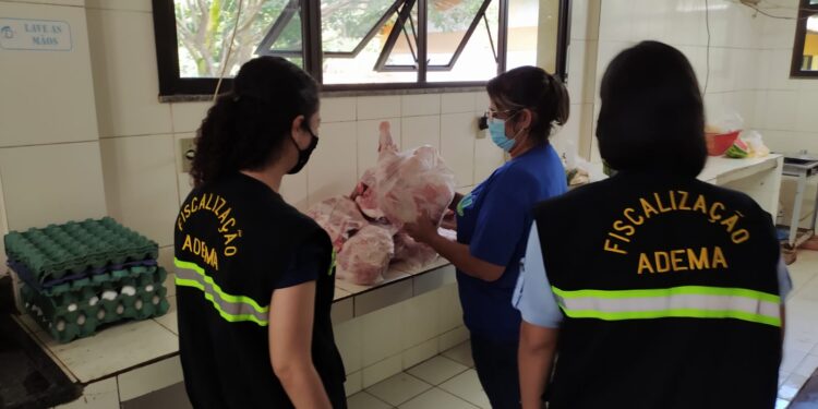 Polícia apreende animais em abatedouro clandestino em Lagarto e carne é destinada ao Parque da Cidade