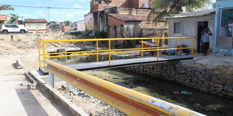 Moradores do Japãozinho aprovam novo pontilhão construído pela Emurb