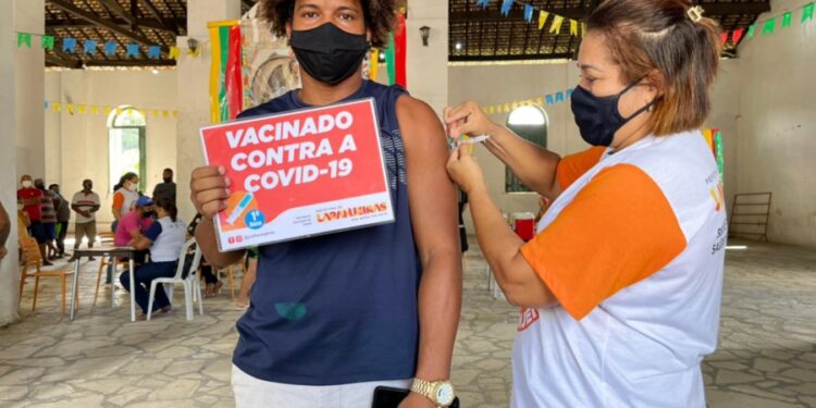 Laranjeiras começou a vacinar pessoas a partir de 18 anos