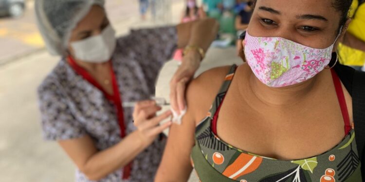 Capela anuncia vacinação de jovens com 18 anos