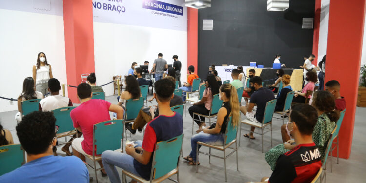Juventude vacinada: mais de 12 mil receberam primeira dose contra covid no final de semana
