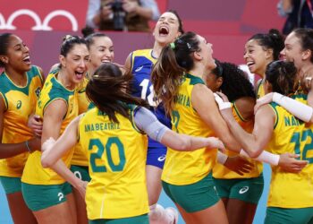Jogos: Brasil bate Coreia do Sul e pega EUA na final do vôlei feminino