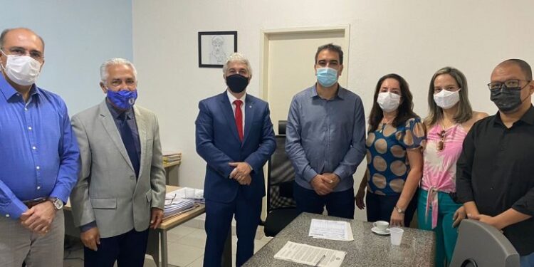 Jovem Aprendiz – MPSE e MPT entregam 10 notebooks à Fundação Renascer para capacitação de socioeducandos