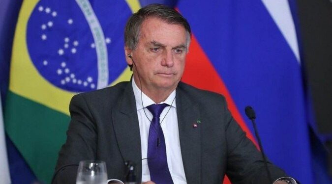 Após encontro com Temer, Bolsonaro volta atrás em ameaças contra o STF