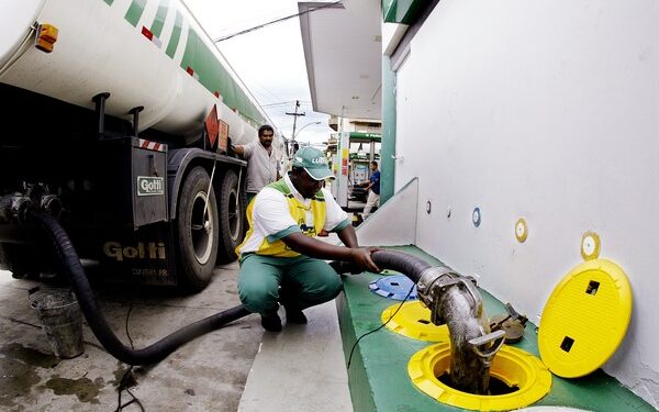 Bolsonaro quer acabar com reajuste do ICMS