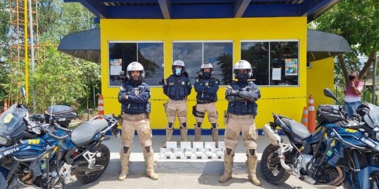 Operação da PRF apreende carga de droga avaliada em mais de um milhão de Reais