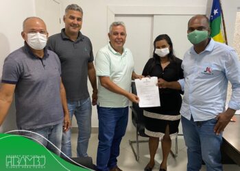 Prefeito de Pirambu assina ordem de serviço para início da construção de praça