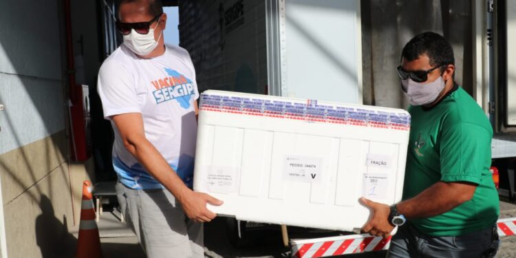 Sergipe recebe mais vacinas para a aplicação da segunda dose