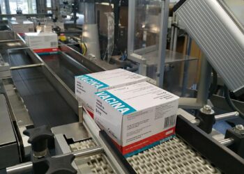 Fiocruz volta a entregar doses da vacina contra covid-19