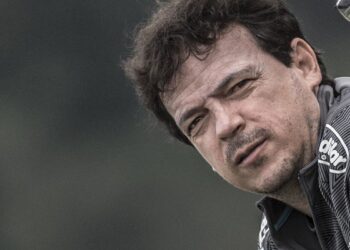 Vasco anuncia Fernando Diniz como novo técnico