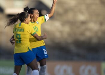 Com golaço de Marta e brilho de novata, Brasil bate Argentina de novo