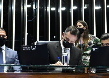 PEC da reforma eleitoral é promulgada no Congresso