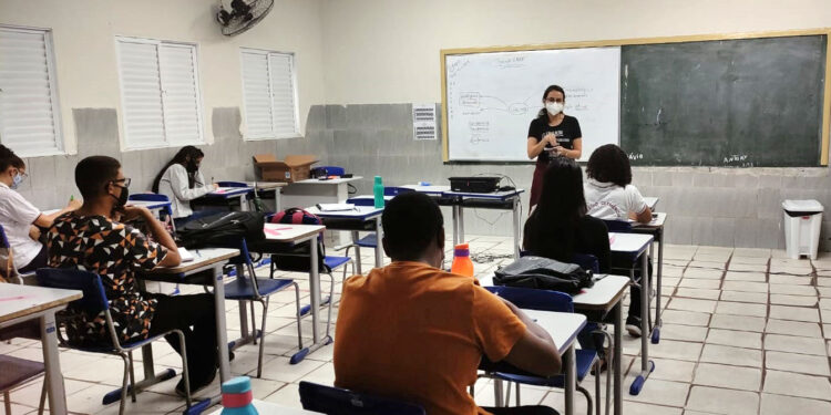 Escolas estaduais intensificam preparação para o Enem 2021