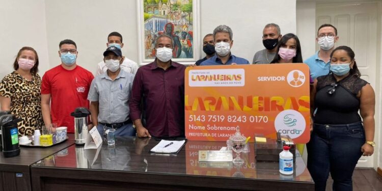 Prefeitura de Laranjeiras lança cartão do servidor