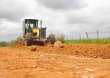 Prefeitura de Simão Dias realiza patrolamento das estradas rurais