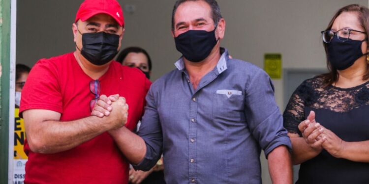 Prefeito Cristiano Viana empossa novo secretário de Inclusão, Assistência Social e Trabalho